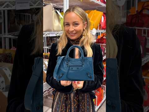 What’s the Most Chaotic Thing in Nicole Richie’s Bag? 👀👜