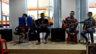 Cintaku Kandas Di Rerumputan Cover by Mai Ona Mart Acoustic