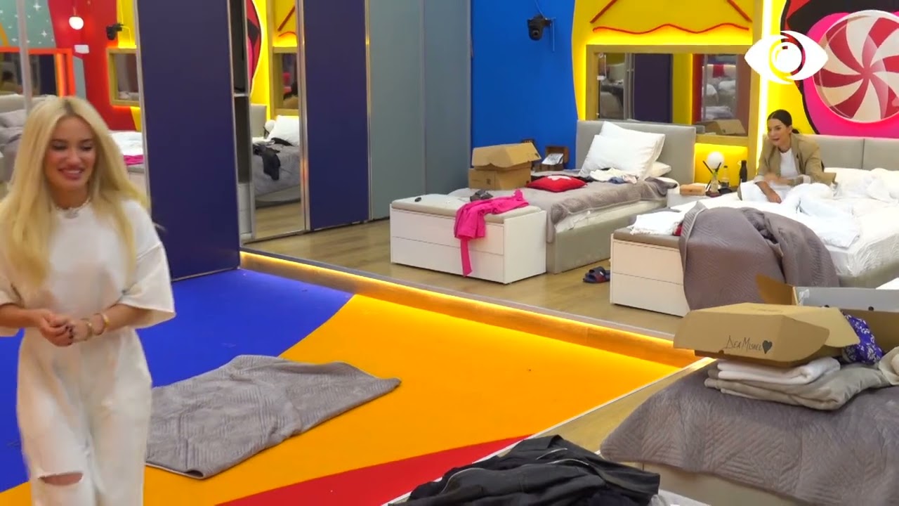 Deamishel, Efi dhe Kristi luajnë me pantomime