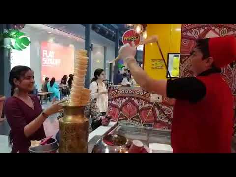 Tiwisting scoops turkish ice cream🍦🍦🙏🏻