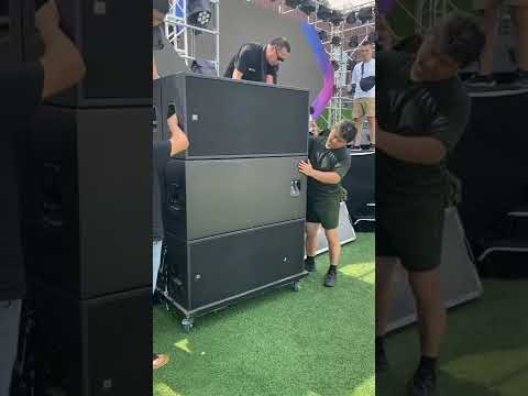 Hey guys, do you think this is the right way to install line array speaker ?#soundsystem#sonido#loa
