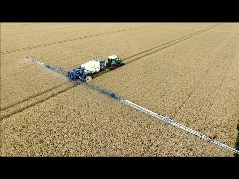 Spraying winter wheat | FENDT 415 vario & Delvano trailed sprayer | Vrolijk Landbouw