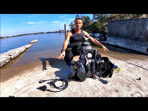ASSEMBLING YOUR DIVING EQUIPMENT RIGGING YOUR TANK