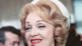 Video thumbnail of "Marlene Dietrich  "Cherche la rose" 1962."