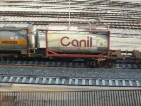 E.652 sul TCS Giovinazzo - Verona Q.E. in transito presso la stazione di Barletta (11/07/2011)