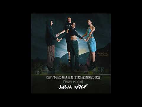 Gothic Babe Tendencies New Moon - Julia Wolf