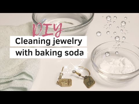 YouTube video about: How do you test gold with baking soda?