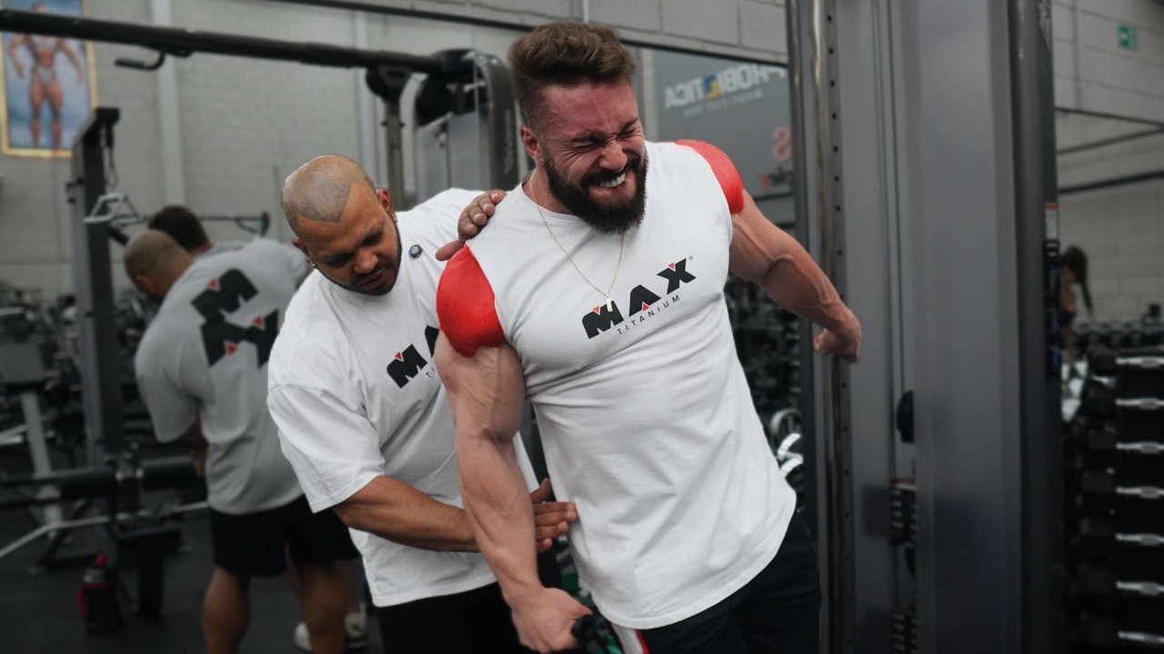 TREINO MONSTRUOSO DE OMBROS COM ZANCA E NESCAU!