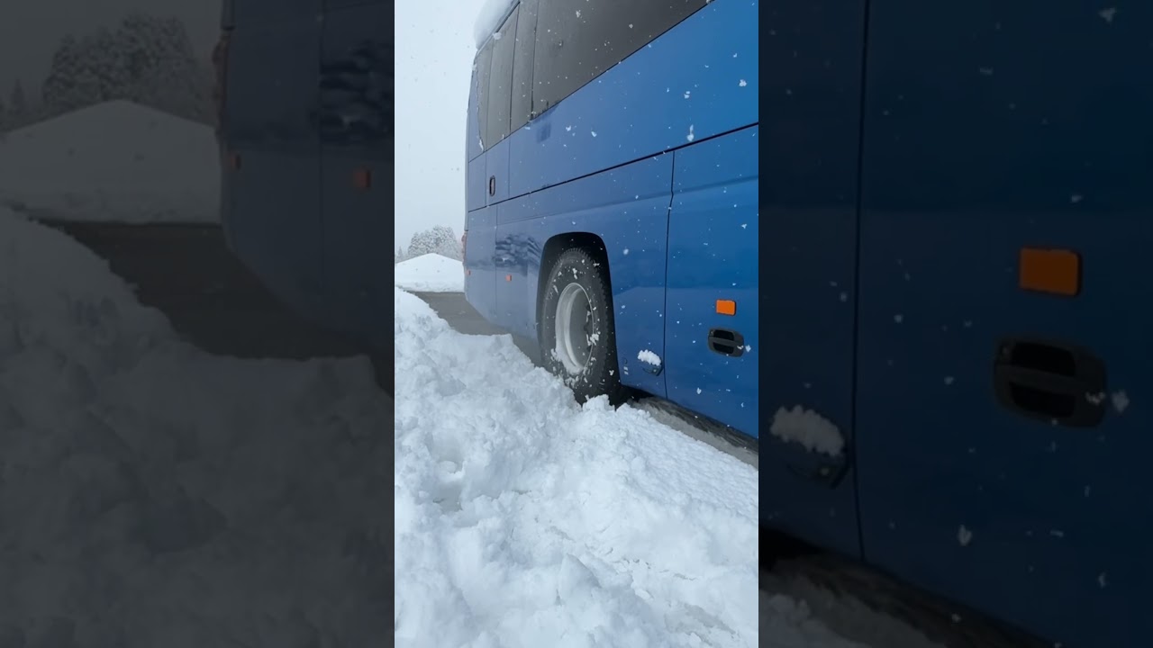 除雪が面倒な時・・・タイヤで踏み固め、床下で雪かき。