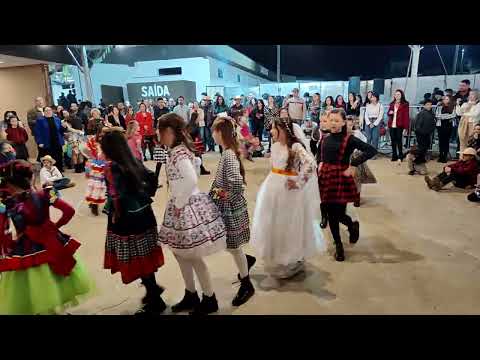 Cheiro de Carolina, apresentação do 4° e 5° ano festa junina 2023🥰🎉