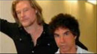 Daryl Hall &amp; John Oates - Romeo is Bleeding