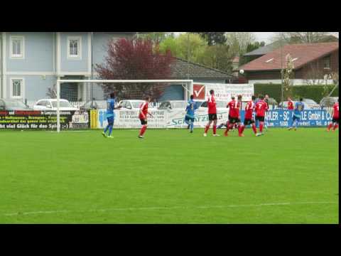 USV Lamprechtshausen´s Tormann Florian Bruckmoser wehrt ab