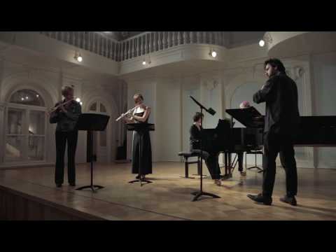 Ian CLARKE. Curves, for three flutes and piano