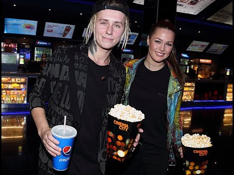 Vojta Drahokoupil: Na ostrov a ataky zapomíná vedle krásné brunetky