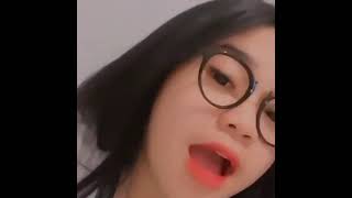 Download lagu Story Wa Cewek Cantik Ngerokok Enak mp3
