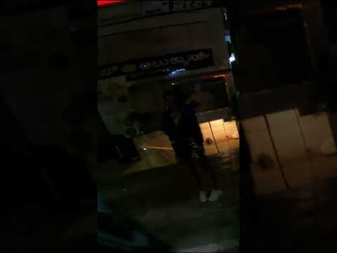 Garota africana usando bike-táxi #shorts #biketaxiadventures #biketaxi