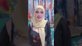 Download lagu Tante Sarah Pake Hijab Kuning ( Bigo Live ) mp3