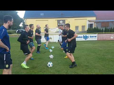 Kreatives Fussball Aufwärm Training mit Spaß und Fun