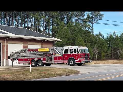 Durham, NC Fire Ladder 17 Responds on Thanksgiving