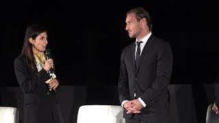 Totti, Raggi: "Io e Francesco andavamo alla stessa scuola". Il Capitano: "Quando