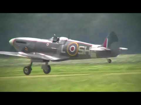 Historic flights - A WWII Spitfire Take Off on Gras runway