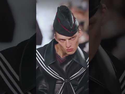 Worst Runway walk of all time! Model Leon Dame's worst walk at Maison Margiela 2020! Aggressive walk