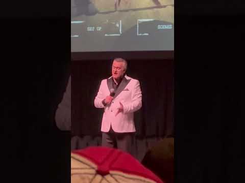 Bruce Campbell Thanks The Crowd