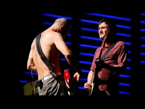 Red Hot Chili Peppers - Intro Jam (Coachella 2007)