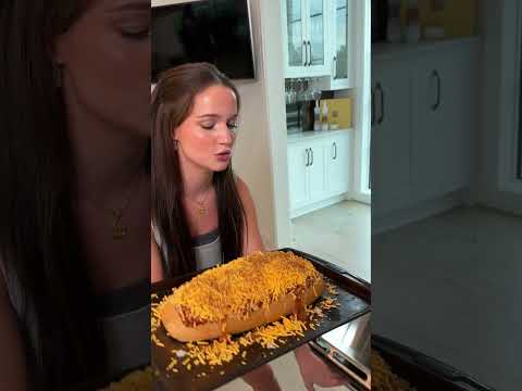 Skyline Chili Bread Boat – The Ultimate Game Day Snack! 🌭🍞 #recipe #cookingtiktok