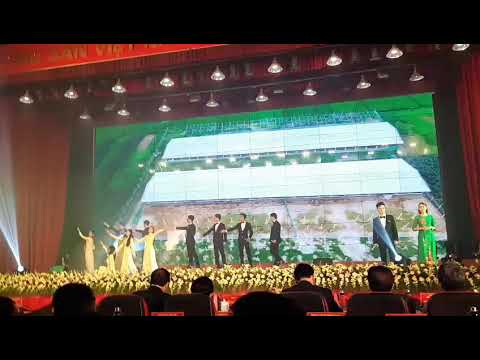 Thể hiện bởi Tốp ca