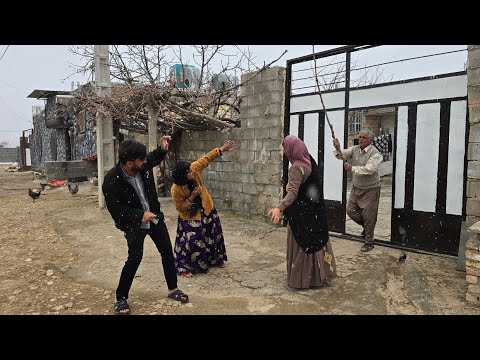 Husband wants to rent a house for his first wife, but grandfather prevents it.