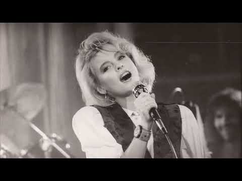 Iveta Bartošová- Whispering (Šeptejme)