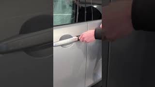 Tech Tips. How to unlock Land Rover doors in case of dead battery.