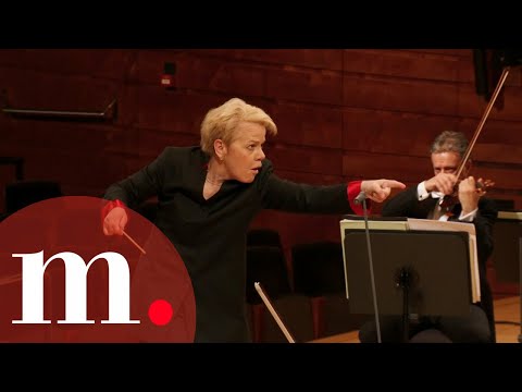 Η αρχιμουσικός [[#Marin Alsop [Μαρίν Άλσοπ]#]] διευθύνει απόσπασμα από το έργο του [[#Sergei Prokofiev [Σεργκέι Προκόφιεφ]#]] Ρωμαίος και Ιουλιέτα.