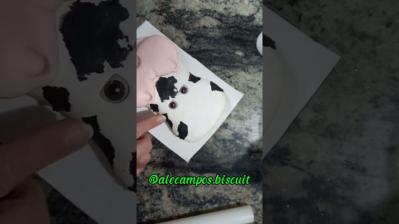 Vaquinha de biscuit na tábua de carne