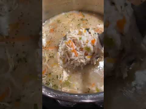 Sopa caseira de frango e arroz na Panela Instantânea!#soup #souprecipe #chickenrecipe #instantpot