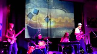 Pauline Lamb with Wild Mountain Honey sings 'Title Here'