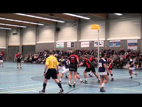 Overzicht speeldag 10 met beelden van Meeuwen VS Riviera