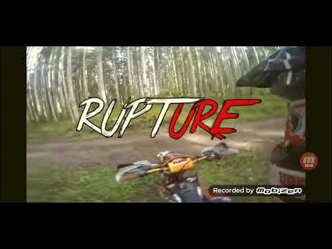 Il tester sa moto et un fou l'agresse