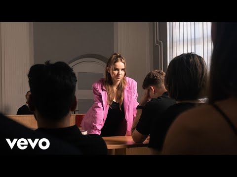 Julia Meladin - Deine Schuld (Offizielles Video)