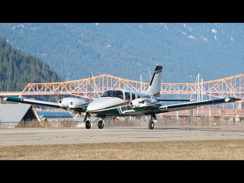 Piper PA-34 Seneca II Takeoff