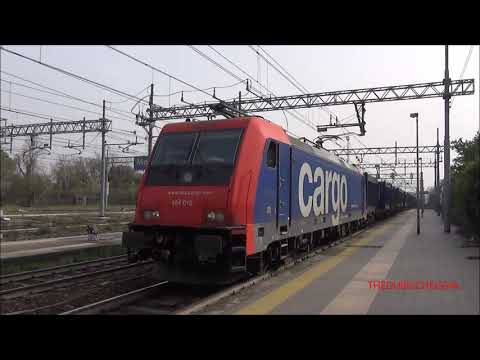 LE E.484 SBB CARGO CON MERCI IN TRANSITO A MONZA. (MI) 5 - 4 - 2016.