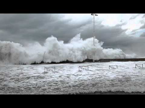 Port de Cannes , Grosse houle (nov 2011)