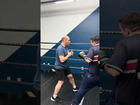 Finta de pernas muda o jogo. # #boxing #boxefitness #boxingtraining #mma #ufc #muaythai #boxe