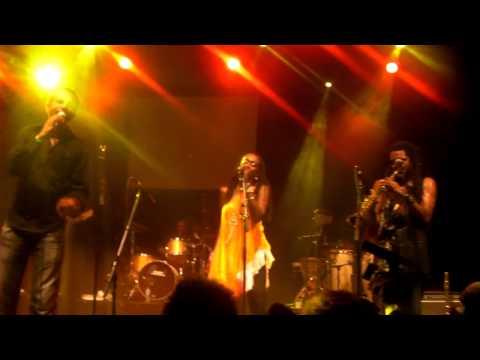 Kwaxicolor se kon sa live au Bataclan