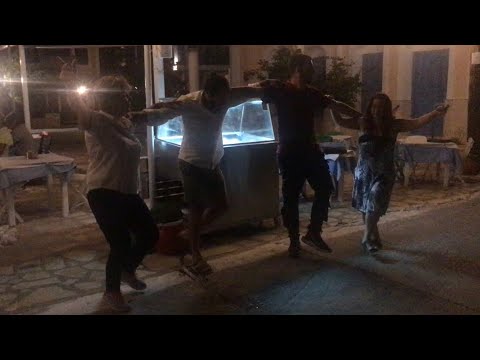 🎶🕺 “To Mantili” Cretan song at Mikro Parisi Taverna, Kastellorizo, 24.06.2023 🇬🇷