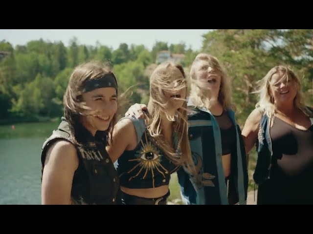 Video zu 'So Close' ansehen