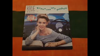 KYLIE MINOGUE.(WE KNOW THE MEANING OF LOVE.)(12''.)(1990.)
