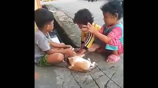 Download lagu Viral! Anak jatuh ke selokan bikin ngakak😂😂😂 mp3
