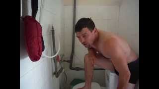 preview picture of video 'Brad Roadtrips Việt Nam- p2- Hotel Bathroom Overview'